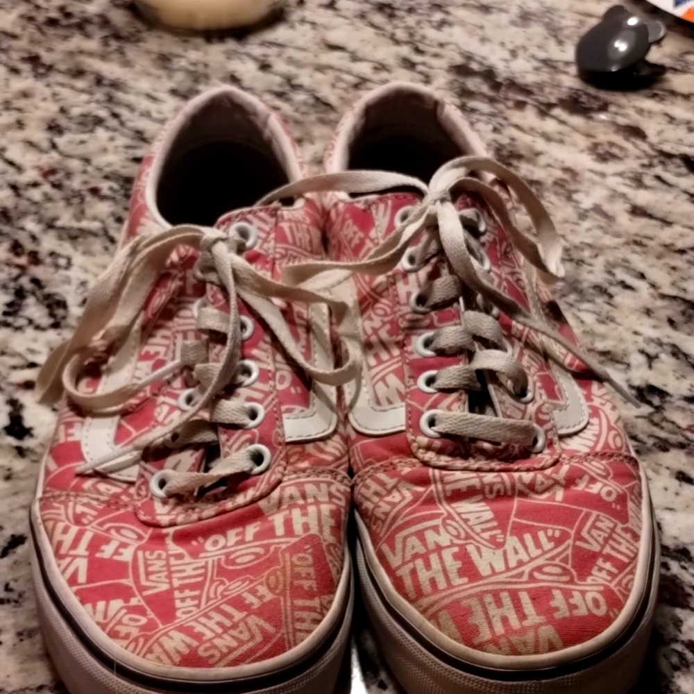Vans off the wall Pink and color